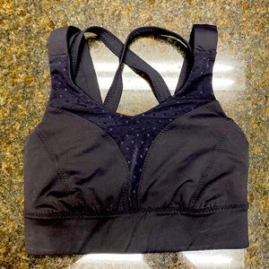 Sz 4 EUC Lululemon sports bra in black. Tag says 6 but fits as a 4.